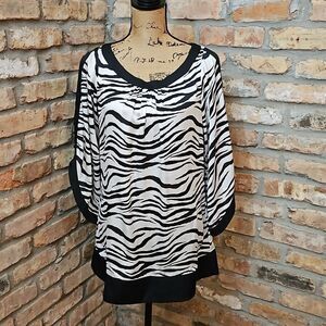 NWT Hot in Hollywood animal print spkit skeeve tunic top size Medium